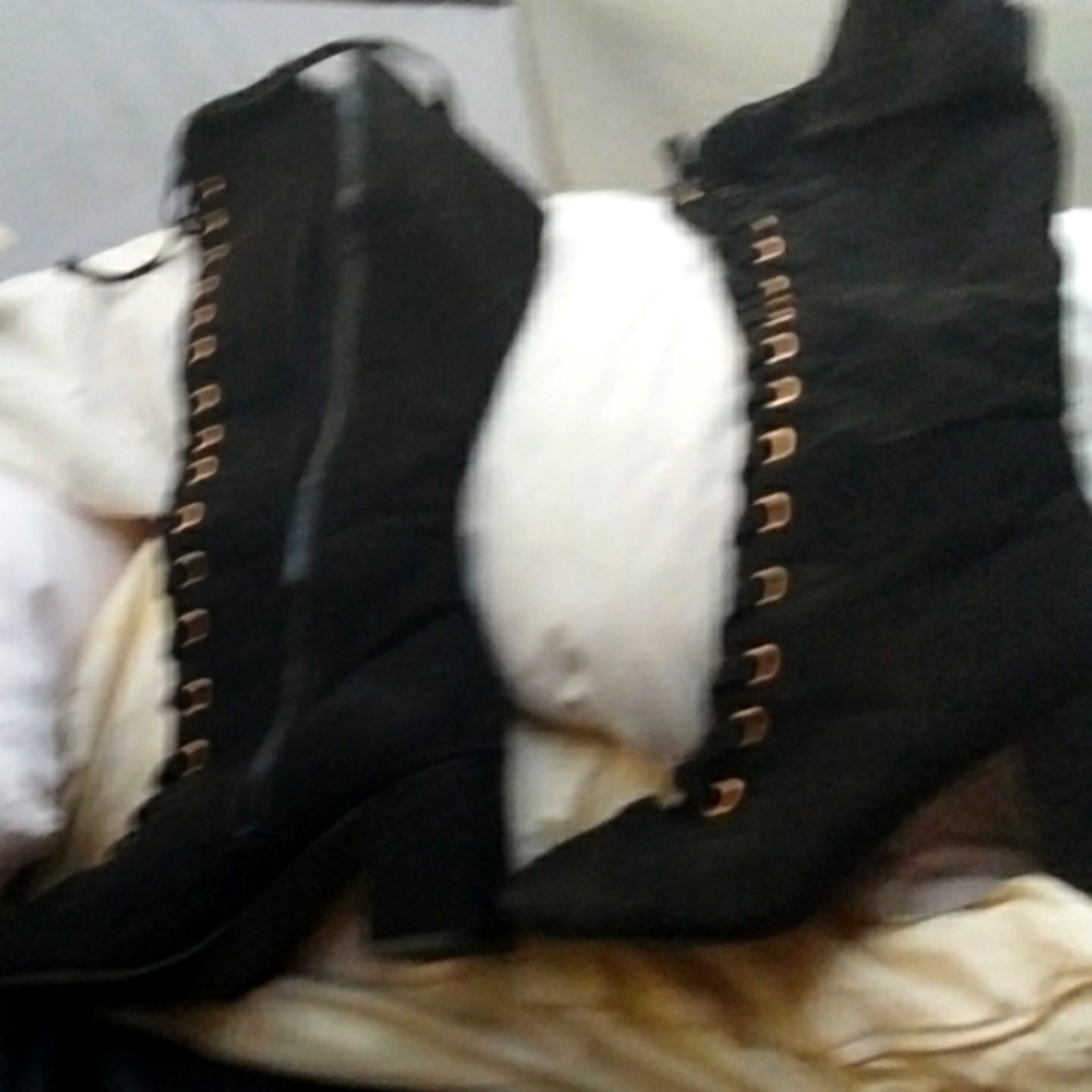 Black knee high boots lace up but have zipper brand new been sitting in closet f
